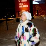 Polina Gagarina Instagram - Время проведенное с моей кошкой любимой доченькой - самое драгоценное! Миюша была в полном восторге от своих новых умений! 1,5 часа без перерыва мы катались и не хотели уходить , потом только поняли, как устали ноги😅 спасибо @start.ru ❤️ за приглашение в любимый сад Эрмитаж. #полинагагарина #гагаринапоехали #мамадоча #Миюша