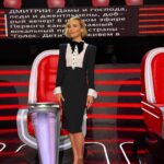 Polina Gagarina Instagram - А сейчас на сцену выходит моя команда #птенцыгагары 🤍 Дорогие зрители надеемся на вашу поддержку! @voice1tv #полинагагарина #гагаринапоехали Платье @yaninademicouture ✨