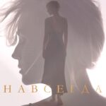 Polina Gagarina Instagram - Прощаться любя очень больно. Но так бывает, что оставаться вместе равноценно гибели. Остаться — страшно, но и уйти страшно. Страх одиночества, страх перемен, страх не справиться часто не даёт нам сделать следующий шаг, но самый главный страх, мне кажется, должен всегда побеждать - страх пожалеть об упущенной возможности быть счастливым! По-настоящему счастливым! Без но и оговорок! Надо лишь только быть готовыми к бесконечным волнам перемен. Отпустив друг друга, каждый раз вспоминая, послать свой луч тепла и света. Мысленно прижать к себе, крепко обнять, простить и отпустить. В истиной любви бывших не бывает. Двое любящих сердец связаны друг с другом #НАВСЕГДА #полинагагарина #гагаринапоехали #премьера