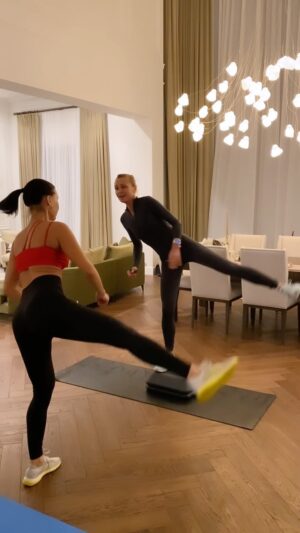 Polina Gagarina Instagram - Степ убийца 😂😅🤯 кто пробовал? #полинагагарина #гагаринапоехали