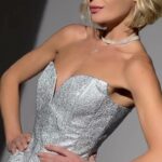 Polina Gagarina Instagram - Выбираем лучший образ 😌 1. Серебро💎 2. Шубка❄️ 3. Хохлома 🌺 4. Кольчуга🩶 5. Перья 🪽 6. Черное🖤 7. Цепи⛓️ 8. Оранж🧡 #полинагагарина #гагаринапоехали #модныйприговор