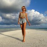 Polina Gagarina Instagram – На краю СВЕТА ☀️ #мальдивы #полинагагарина #гагаринапоехали #фантастика Anantara Kihavah Maldives Villas