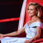 Polina Gagarina Instagram - Вчера стартовал первый выпуск нового сезона «Голос.Дети», в конце которого 39% зрителей проголосовали за меня как за лучшую наставницу. Спасибо вам за доверие и такой аванс, который вы выдали мне заранее, мы не подведём! Очень волнительно было смотреть на юных артистов. Прислушиваться, буквально «чувствовать талант спиной». Меня переполняют эмоции и музыкальное, творческое счастье! Каждый раз в кресле наставника как в первый! Но с каждым разом меньше сомнений и больше уверенности и ощущения, что все делаю правильно ❤️ #полинагагарина #гагаринапоехали