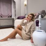 Polina Gagarina Instagram - BORK Rain – это устройство, включающее в себя две самые важные функции для комфортного пребывания дома: увлажнение и очищение. Мне нравится, что функциональность сочетается с удобством и простотой в использовании: наливать воду можно прямо на дисплей, где отображаются все настройки (уровень воды, влажности и тд) – справится даже ребенок! А надо ли что-то говорить о дизайне @bork_com? Эти стильные приборы несомненно впишутся и украсят любой интерьер. #полинагагарина
