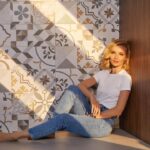 Polina Gagarina Instagram - Нашла наше фото с @laparet.design — смотрите, какая по-настоящему летняя плитка, столько цвета и настроения! P.s. До лета осталось 7 месяцев, держимся💪🏻 #полинагагарина