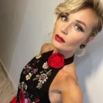 Polina Gagarina Instagram - Давно, ох давно не было селфи😂 А уж красной помады сколько не было! 💋 Аж 2 фото, вам на выбор☺️ #полинагагарина #гагаринапоехали