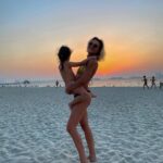 Polina Gagarina Instagram – Вторая попытка выложить пост! Инстаграм удалил фото за нарушение: голое тело ребёнка. Но предыдущие посты их почему-то не смутили! Или кто-то пожаловался?
Миюша выбрала профессию. Она будет палеонтологом🙈 Ведём раскопки на пляже☀️ #полинагагарина #гагаринапоехали #мояМия