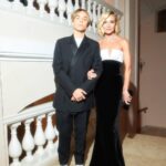 Polina Gagarina Instagram – Татлер бал @tatler_russia 🖤 , с юбилеем! 
Теперь у нас с Андрюхой много красивых фотографий, а то на отдыхе не уговорить было, а тут такой роскошный повод. Да ещё и шикарный костюм от @dior 🖤! Можно и пощеголять между олимпиадами😅 
А на маме восхитительное платье @rasario 🖤 и дополнили образ украшения от @damianiofficial 💎 . 
Светский выход удался) #полинагагарина #гагаринапоехали #сын #моягордость #татлербал