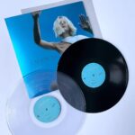 Polina Gagarina Instagram - Друзья! Отличная новость! Мой альбом «ВДОХ» теперь доступен на ВИНИЛЕ!🩶 Он представлен в двух цветовых вариантах - черном и прозрачном! И хочу вам напомнить об одной из моих любимых песен альбома - «ПОСЛЕДНИЙ НОЯБРЬ»! Пусть в звучании пластинки она станет для вас настоящим гимном ноября! 🩶 📲 Сделать заказ: +7-965-130-23-02 @gagarashop #полинагагарина #гагаринапоехали #вдох #винил