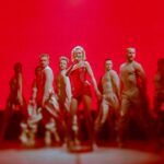 Polina Gagarina Instagram - Новосибирск! Вас было так много! Это счастье! Спасибо каждому, кто был с нами!❤️ Мы хотели сделать второй концерт, так как не все успели попасть! Но узнали, что открылась новая площадка на 10 тысяч ! Поэтому в следующий раз нас будет еще больше и шоу будет еще масштабней!🔥 Тур #НАВСЕГДА продолжается! #полинагагарина #гагаринапоехали #гагаринанавсегда 🧠✂️🤑 @vikakalashnikova 🎥🏃🎥 @blind_cam 🎞️✂️🎬 @old_ody Sound🔉 @kenbapho_online