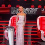 Polina Gagarina Instagram - Друзья, голосуйте сегодня за нас❤️ Мы делаем большое, доброе дело, деньги от ваших сообщений пойдут на благотворительность! А вы получите самые яркие эмоции от нашего праздничного финала! @voice1tv #полинагагарина #гагаринапоехали #командагагариной Платье @yanadress 💎 @yanajewellery