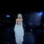 Polina Gagarina Instagram - Казань❤️ Спасибо каждому, кто был со мной в этот вечер премьеры шоу НАВСЕГДА!✨ Я хочу, чтобы любовь, которую вы мне подарили, вернулась к вам троекратно! Есть песни, которые со мной и с вами #НАВСЕГДА ❤️ И это настоящее чудо! Мы споем 27 мая в МЕГАСПОРТЕ еще громче! Жду всех❤️#полинагагарина #гагаринапоехали