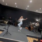 Polina Gagarina Instagram - Совмещаю кардиотренировки с репетицией новой песни🤪 #полинагагарина #гагаринапоехали #солнцевзойдет