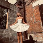 Polina Gagarina Instagram - Скоро наше солнце ☀️ взойдет ! Новая песня! Уже в 00.00 #полинагагарина #гагаринапоехали #скоронашесолнцевзойдет