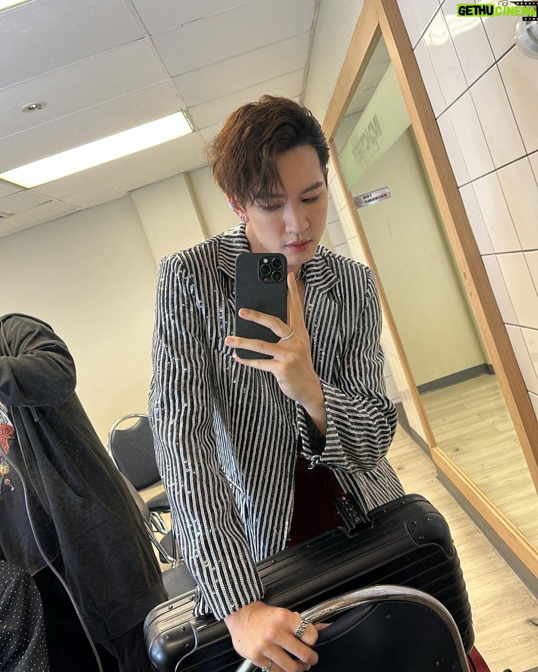 Pongsakorn Ponsantigul Instagram - moment