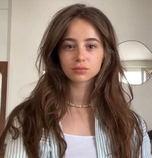 Poqssi Instagram - Astuce réseaux sociaux (conseil venant de quelqu’un qui fait de l’influence) : « Quand j’ai envie de poster une photo insta je ne me casse pas trop la tête je récupère la story de la veille, je screen et emballé c’est pesé !! :) »
