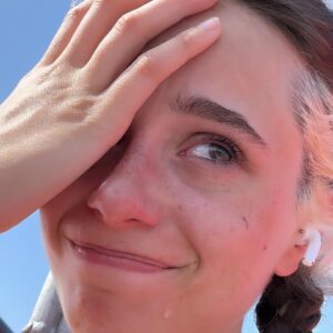 Poqssi Instagram - Sur quel pied faut il danser entre joie et peine et pourquoi ? À vos stylos !!!