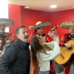 Poqssi Instagram - @josegarciaoff c’est l’meilleur avec @mariachi.vivamexico.deparis 🥰 je veux rien savoir 🥸 @festivalpedhuez L'Alpe-d'Huez