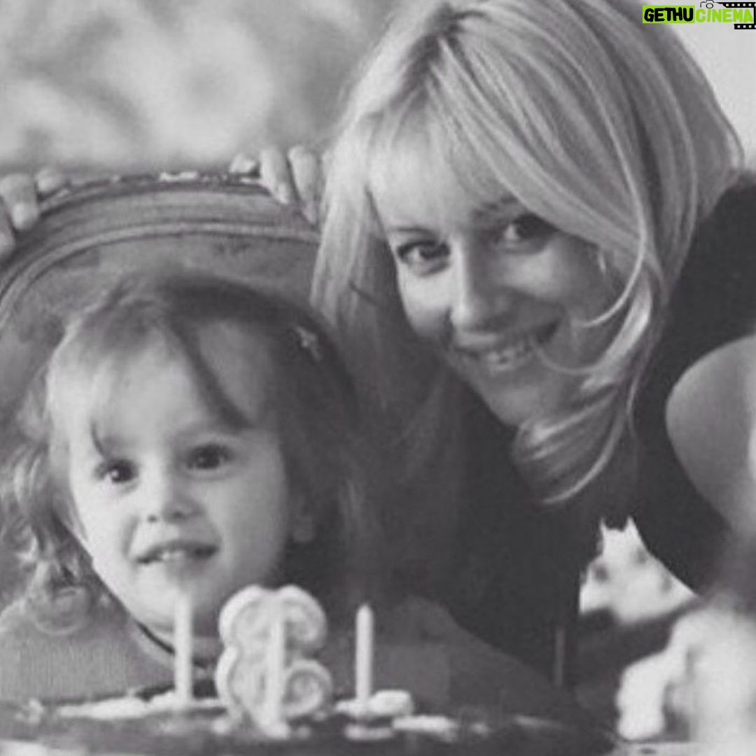 Poqssi Instagram - Bonne fête des mères à toutes les mamans ❤️