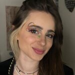 Poqssi Instagram - Pour une fois que je mets du fond de teint je mets pas la bonne couleur merde à la fin merde merde merde !!!!!! Heureusement que @libellule1616 a rattrapé sur les yeux Hotel Da Vinci & Spa