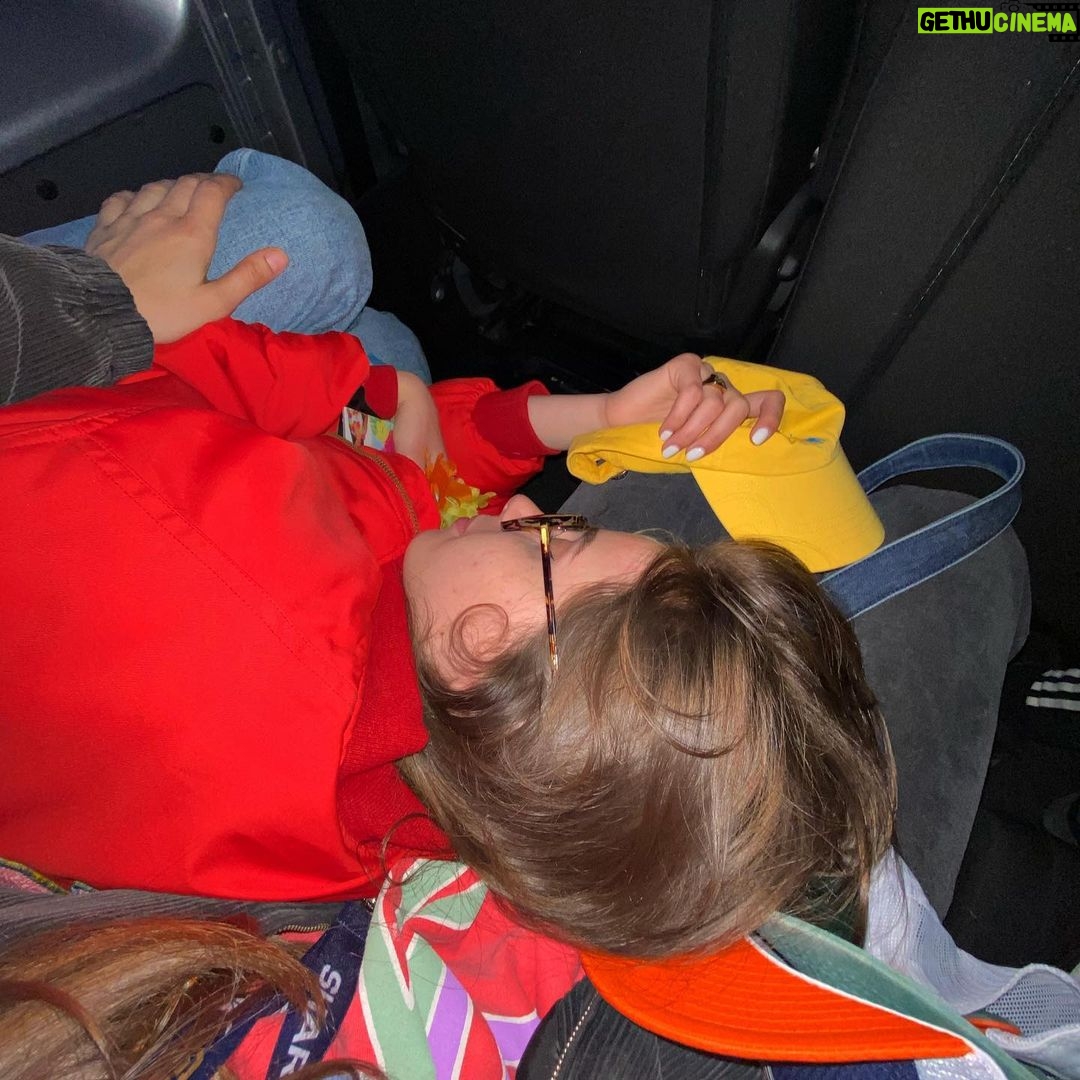 Poqssi Instagram - La chose la plus croustillante dans la vie à mes yeux, le sommeil 🛌