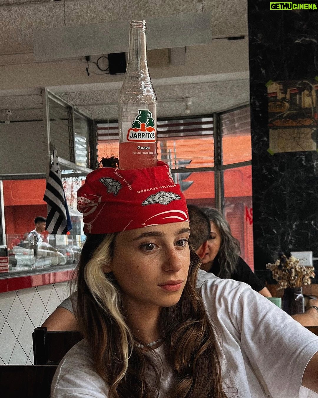 Poqssi Instagram - Nouvelle boisson pref découverte chez @lacomedorarestaurante au Guatemala ça va il n y a que 15h d’avion, viens tester Guatemala City