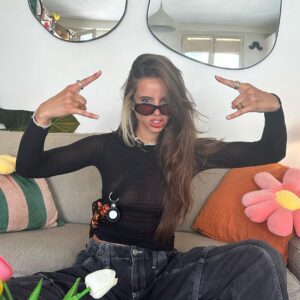 Poqssi Instagram - Je suis rock’n roll je vous assure
