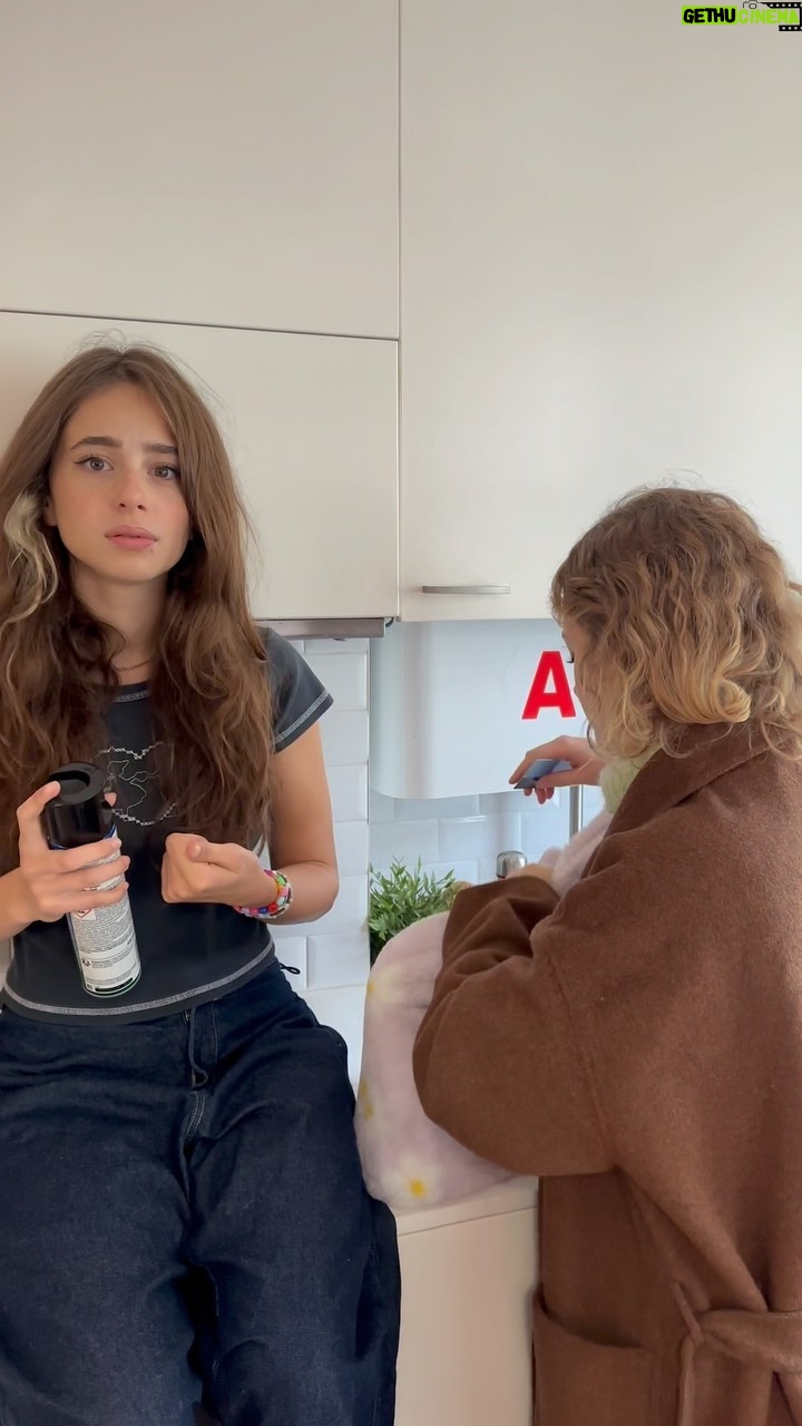 Poqssi Instagram - J’suis étudiante, j’ai moins de 26 ans et j’habite en IDF, mais pourquoi je n’ai pas de passe moi ? Collaboration commerciale avec @imagine_r_ #imagineR #TransportsIDF #bonplan