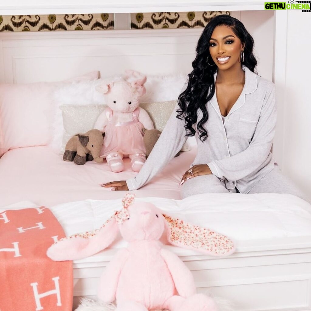 Porsha Williams Guobadia Instagram - Wake up on the right side of the bed every morning with your @PamperedByPorsha sheets ✨ It’s time to #PamperYourself on PamperedByPorsha.com 🛍️