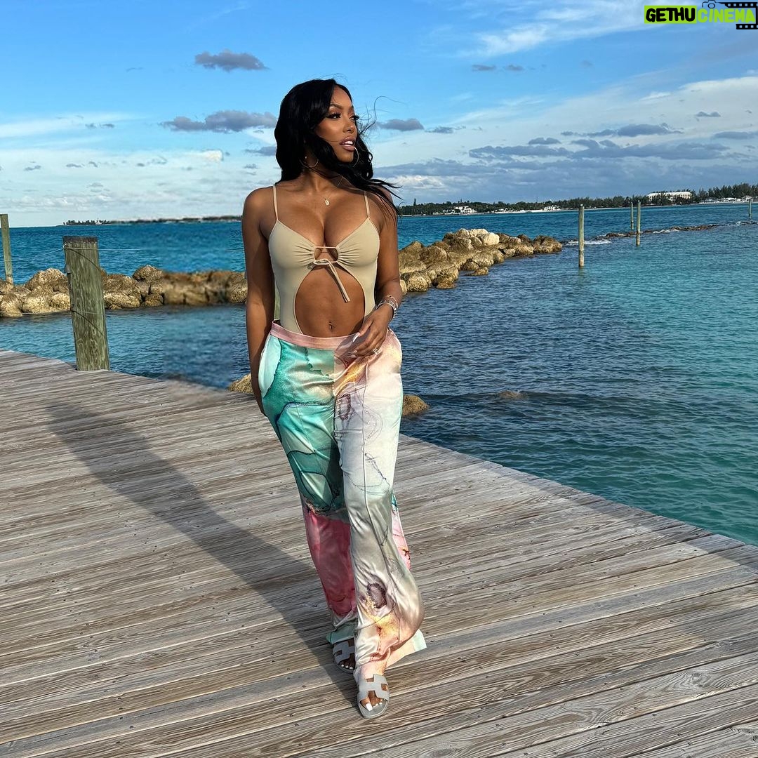 Porsha Williams Guobadia Instagram - Blessings … Everything that you are is enough! ❤️🙏🏾 Hair: @gonakedhair (custom unit) Body wave Ps: so good to have a hubby that likes to capture his wife. These days i’m so busy taking in every moment I rarely remember to take pics. Swim suit: @iconswim 📸 @iamsimonguobadia Bahamas