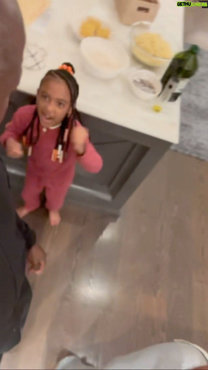 Porsha Williams Guobadia Instagram - Love is good music, cooking & looking crazy together 😂 MeatBALLSSS Pj said we’re having a spaghetti party🍝#TheGuobadias @iamsimonguobadia @pilarjhena