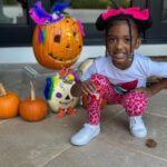 Porsha Williams Guobadia Instagram – Arts and craft with my whittle bestie… She did such a great job on her pumpkins🙌🏾!! My Blessing @pilarjhena #FallingForP #4YrsOld
