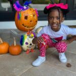 Porsha Williams Guobadia Instagram - Arts and craft with my whittle bestie… She did such a great job on her pumpkins🙌🏾!! My Blessing @pilarjhena #FallingForP #4YrsOld