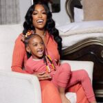 Porsha Williams Guobadia Instagram - 🥰Blessing to everyone on this beautiful day!!! I’m so thankful for my family and all the love in my life. Sending lots of love and warmth to everyone today ❤️🙏🏾 @pilarjhena my heart outside my body !! #HappyHolidays #AMothersLove Hair: @gonakedhair 📸 @rarifilmz Pj Braids: @braidsbyshellbeanz_ Outfits: @amazon storefront link in my Bio!!
