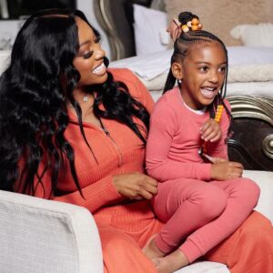 Porsha Williams Instagram - 🥰Blessing to everyone on this beautiful day!!! I’m so thankful for my family and all the love in my life. Sending lots of love and warmth to everyone today ❤️🙏🏾 @pilarjhena my heart outside my body !! #HappyHolidays #AMothersLove

Hair: @gonakedhair 
📸 @rarifilmz
Pj Braids: @braidsbyshellbeanz_ 
Outfits: @amazon storefront link in my Bio!!