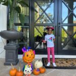 Porsha Williams Guobadia Instagram - Arts and craft with my whittle bestie… She did such a great job on her pumpkins🙌🏾!! My Blessing @pilarjhena #FallingForP #4YrsOld