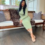Porsha Williams Guobadia Instagram - My beautiful Mommy @msdianeofficial Modeling a bodycon dress & sexy gold strap sandals from my @amazonlive ! Shop my bomb fall fashions Link in my bio !! #65AndFine HAIR: Custom Unit @gonakedhair