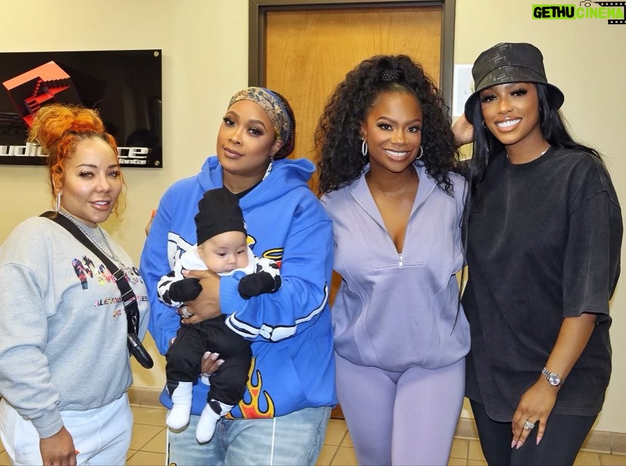 Porsha Williams Guobadia Instagram - Y’all Omg my baby fever just hit 10000 after finally meeting baby Legend🤗!! @sosobrat he’s so perfect and i’m so happy for you and Judy! Also always good seeing @kandi looking 20 and @majorgirl cute self ❤️