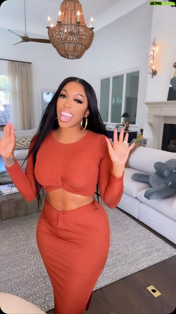 Porsha Williams Guobadia Instagram - 🎉Who’s ready for another episode of Falling For Porsha?! Today we’ll be giving all our tips and finds you need when it comes to shopping for two piece sets only @amazonlive today at 2:00pm ET/11:00am PT! Make sure to follow to be notified when I go live! Link in my bio Yes My fit is on my @amazonlive !! Join now link in bio