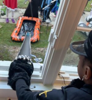 Porsha Williams Instagram - We live in Pilar’s aka Cat Police’s world❤️👮🏽 @pilarjhena @busybeingbales @lodwill @drahjee workwincelebrate #CoParents 

Costumes were Pilar’s idea lol P & P Patrol - loved it