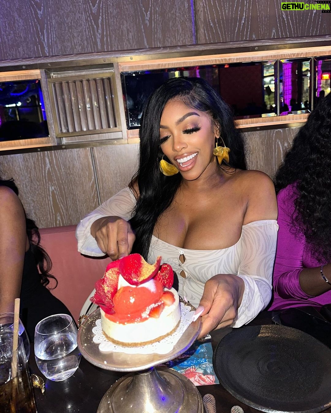 Porsha Williams Guobadia Instagram - 🌹🤌🏾 @gonakedhair