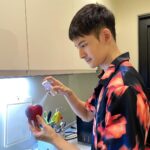 Potter King Instagram - 問各位一個問題，你認為「愛」是什麼？ 有些人可能會說是時常想念，有些人會說忠貞不變。 但我覺得那些答案都不夠精確。 我認為真正的愛，是「噴水」。 愛一個人你會願意為對方付出，所以會流汗。 愛一個人對方難過時你會同理，所以會流淚。 愛一個人對方開心時你會開心，所以會笑哭 由此可以得出一個結論，真正的愛， 就是為對方噴很多水。 因為愛就像是水，滋潤靈魂、灌溉心靈， 是生命中不可或缺的元素！ 你有心愛的人嗎？趕緊向對方噴水吧！ 用這瓶【OZO mini 3 in 1 活氧噴霧】 一起在充滿愛和水的世界中噴射吧！😜💦 限量超早鳥 63 折👉https://r.zecz.ec/vyeV 💧好環保｜0 耗材，擺脫分裝瓶瓶罐罐 💧好攜帶｜隨手噴瓶，全天候消毒防護 💧好乾淨｜SGS 認證，99.9% 殺菌效果 💧好好用｜消毒x除味，多情境只要一瓶 💧好細緻｜超音波噴霧，水霧殺菌更高效 不管你是外食族，還是家中有小朋友， 出門在外最重要就是注意乾淨！ 用這瓶OZO mini 3 in 1 活氧噴霧， 即刻生成天然、無毒、高效殺菌活氧水， 讓你輕鬆做好消毒防護！ 我若出門在外也會帶這罐，方便好攜帶， 除了自己用之外，也能跟家人朋友一起用唷～ 【OZO mini 3 in 1 活氧噴霧】 限量超早鳥 63 折👉https://r.zecz.ec/vyeV 詳細資訊快上嘖嘖官網查詢