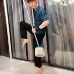 Potter King Instagram - 如果有人問你說： 「嘿，我這條手環被大師開過光，戴上就能獲得財運！」 那你會買嗎？ 我看過很多坊間賣開運手環的人， 都會說什麼大師開過光，號稱讓你前途風光， 一條一萬八，讓你一路發。 但若想要招好運， 請不要再相信那種沒有根據的說法了。 因為你們都戴錯了。 真想要招財好運，今後請戴這款： 【Byzoom Fitness 運動重量手環】👉https://r.zecz.ec/3tSr 俗話說健康就是財富！ 最大的好運，就是擁有健康的身體！🤩 若你平時是忙碌無法運動、較無運動習慣的人， 可以靠日常配戴此重量手環，增加負重來達成被動訓練，消耗熱量！ 若是有運動習慣的人，也可以選擇再加重1/2kg，能提升運動燃脂效率～ 無論是瑜珈、皮拉提斯、有氧、伸展、HIIT都可以使用唷😎 外觀造型時尚，還有三種顏色能夠自由搭配！ 材質是採用鋅合金，體積更小更耐用👍 兩段綁法讓你可以彈性調整配戴位置， 不管是手腳都能隨時輕鬆配戴！ 可拆可水洗，內層親膚親膚織帶清洗超方便！🥰 送禮自用兩相宜❤️ Byzoom Fitness 運動重量手環：https://r.zecz.ec/3tSr 早鳥價限時優惠！趕緊手刀下單，一起戴起來～ @byzoomfitness