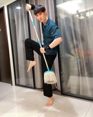 Potter King Instagram - 如果有人問你說：
「嘿，我這條手環被大師開過光，戴上就能獲得財運！」

那你會買嗎？

我看過很多坊間賣開運手環的人，
都會說什麼大師開過光，號稱讓你前途風光，
一條一萬八，讓你一路發。

但若想要招好運，
請不要再相信那種沒有根據的說法了。

因為你們都戴錯了。

真想要招財好運，今後請戴這款：
【Byzoom Fitness 運動重量手環】👉https://r.zecz.ec/3tSr

俗話說健康就是財富！
最大的好運，就是擁有健康的身體！🤩

若你平時是忙碌無法運動、較無運動習慣的人，
可以靠日常配戴此重量手環，增加負重來達成被動訓練，消耗熱量！

若是有運動習慣的人，也可以選擇再加重1/2kg，能提升運動燃脂效率～
無論是瑜珈、皮拉提斯、有氧、伸展、HIIT都可以使用唷😎

外觀造型時尚，還有三種顏色能夠自由搭配！
材質是採用鋅合金，體積更小更耐用👍

兩段綁法讓你可以彈性調整配戴位置，
不管是手腳都能隨時輕鬆配戴！
可拆可水洗，內層親膚親膚織帶清洗超方便！🥰

送禮自用兩相宜❤️
Byzoom Fitness 運動重量手環：https://r.zecz.ec/3tSr
早鳥價限時優惠！趕緊手刀下單，一起戴起來～

@byzoomfitness