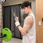 Potter King Instagram - 如果有人問你說： 「嘿，我這條手環被大師開過光，戴上就能獲得財運！」 那你會買嗎？ 我看過很多坊間賣開運手環的人， 都會說什麼大師開過光，號稱讓你前途風光， 一條一萬八，讓你一路發。 但若想要招好運， 請不要再相信那種沒有根據的說法了。 因為你們都戴錯了。 真想要招財好運，今後請戴這款： 【Byzoom Fitness 運動重量手環】👉https://r.zecz.ec/3tSr 俗話說健康就是財富！ 最大的好運，就是擁有健康的身體！🤩 若你平時是忙碌無法運動、較無運動習慣的人， 可以靠日常配戴此重量手環，增加負重來達成被動訓練，消耗熱量！ 若是有運動習慣的人，也可以選擇再加重1/2kg，能提升運動燃脂效率～ 無論是瑜珈、皮拉提斯、有氧、伸展、HIIT都可以使用唷😎 外觀造型時尚，還有三種顏色能夠自由搭配！ 材質是採用鋅合金，體積更小更耐用👍 兩段綁法讓你可以彈性調整配戴位置， 不管是手腳都能隨時輕鬆配戴！ 可拆可水洗，內層親膚親膚織帶清洗超方便！🥰 送禮自用兩相宜❤️ Byzoom Fitness 運動重量手環：https://r.zecz.ec/3tSr 早鳥價限時優惠！趕緊手刀下單，一起戴起來～ @byzoomfitness