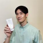 Potter King Instagram - 若一個男人做到其他男人做不到的事， 通常那人會被稱為猛男。 而通常廠商要求男網紅扮女裝時，很多人會拒絕， 但我能做到，由此我們可以得出一個結論。 我是猛男。 今天猛男我就要來介紹猛男喜愛MIT植萃保養品牌《簡單JAN DAN》 想當一個猛男，絕對需要保養好自己的膚況！ 我個人對於保養品是很挑的，因為若是用到不好的，我臉就會過敏。 以及我的膚況是混合性肌膚，因此要找到合適的保養品其實不容易。 但最近讓我愛用的這款保養品：《簡單JAN DAN》 真的是相見恨晚！ 分享給大家我日常保養流程， 一、先用胺基酸精華洗顏霜洗臉，洗完不乾澀不緊繃🥰 裡面添加天然玫瑰精油，並以玫瑰青春露為基底，所以洗臉同時也在保養～ 二、洗完臉之後在臉上使用玫瑰青春露，也就是化妝水， 有軟化角質的效果，讓後續保養吸收夠好！ 三、接著使用極淨白淡斑精華，這瓶我真的大推👍 裡面有添加新型α熊果素，白天也能安心使用～ 除了保濕足夠之外，使用一段時間後會看到成效！提亮膚色！ 用起來還有淡淡的玫瑰香氣，非常療癒❤️ 四、最後用高效賦活精萃來達到鎖水！ 這瓶是秒吸收的保養油，完全不用怕油！ 用起來也很省，一次２～３滴就夠用了😍 照這四個步驟來保養，男人乾淨有型！女人漂亮美麗！ 產品無添加化學香精及酒精，不管你是大油肌、敏弱、大人小孩、純素者， 都能安心使用唷！ 4/5前新會員下單可現折$100， 輸入波粉專屬折扣碼【POTTRT】 還能免費再獲得一片水潤面膜(價值$110)！ 手刀購買👉 https://jandan.care/ErvPs @jandancare