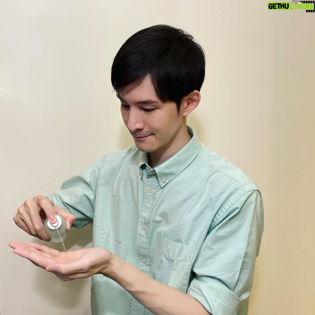 Potter King Instagram - 若一個男人做到其他男人做不到的事, 通常那人會被稱為猛男。 而通常廠商要求男網紅扮女裝時,很多人會拒絕, 但我能做到,由此我們可以得出一個結論。 我是猛男。 今天猛男我就要來介紹猛男喜愛MIT植萃保養品牌《簡單JAN DAN》 想當一個猛男,絕對需要保養好自己的膚況! 我個人對於保養品是很挑的,因為若是用到不好的,我臉就會過敏。 以及我的膚況是混合性肌膚,因此要找到合適的保養品其實不容易。 但最近讓我愛用的這款保養品:《簡單JAN DAN》 真的是相見恨晚! 分享給大家我日常保養流程, 一、先用胺基酸精華洗顏霜洗臉,洗完不乾澀不緊繃🥰 裡面添加天然玫瑰精油,並以玫瑰青春露為基底,所以洗臉同時也在保養~ 二、洗完臉之後在臉上使用玫瑰青春露,也就是化妝水, 有軟化角質的效果,讓後續保養吸收夠好! 三、接著使用極淨白淡斑精華,這瓶我真的大推👍 裡面有添加新型α熊果素,白天也能安心使用~ 除了保濕足夠之外,使用一段時間後會看到成效!提亮膚色! 用起來還有淡淡的玫瑰香氣,非常療癒❤️ 四、最後用高效賦活精萃來達到鎖水! 這瓶是秒吸收的保養油,完全不用怕油! 用起來也很省,一次2~3滴就夠用了😍 照這四個步驟來保養,男人乾淨有型!女人漂亮美麗! 產品無添加化學香精及酒精,不管你是大油肌、敏弱、大人小孩、純素者, 都能安心使用唷! 4/5前新會員下單可現折$100, 輸入波粉專屬折扣碼【POTTRT】 還能免費再獲得一片水潤面膜(價值$110)! 手刀購買👉 https://jandan.care/ErvPs @jandancare
