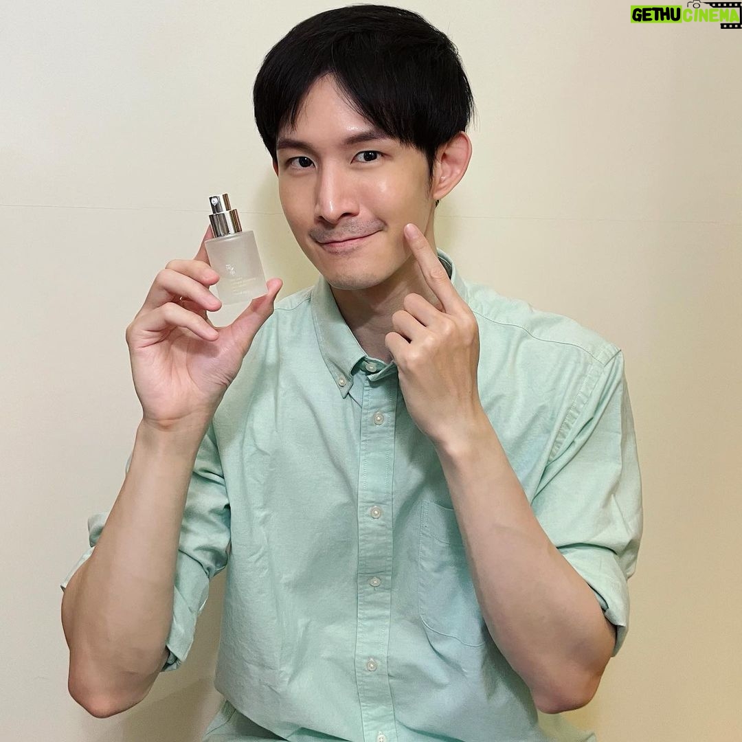 Potter King Instagram - 若一個男人做到其他男人做不到的事, 通常那人會被稱為猛男。 而通常廠商要求男網紅扮女裝時,很多人會拒絕, 但我能做到,由此我們可以得出一個結論。 我是猛男。 今天猛男我就要來介紹猛男喜愛MIT植萃保養品牌《簡單JAN DAN》 想當一個猛男,絕對需要保養好自己的膚況! 我個人對於保養品是很挑的,因為若是用到不好的,我臉就會過敏。 以及我的膚況是混合性肌膚,因此要找到合適的保養品其實不容易。 但最近讓我愛用的這款保養品:《簡單JAN DAN》 真的是相見恨晚! 分享給大家我日常保養流程, 一、先用胺基酸精華洗顏霜洗臉,洗完不乾澀不緊繃🥰 裡面添加天然玫瑰精油,並以玫瑰青春露為基底,所以洗臉同時也在保養~ 二、洗完臉之後在臉上使用玫瑰青春露,也就是化妝水, 有軟化角質的效果,讓後續保養吸收夠好! 三、接著使用極淨白淡斑精華,這瓶我真的大推👍 裡面有添加新型α熊果素,白天也能安心使用~ 除了保濕足夠之外,使用一段時間後會看到成效!提亮膚色! 用起來還有淡淡的玫瑰香氣,非常療癒❤️ 四、最後用高效賦活精萃來達到鎖水! 這瓶是秒吸收的保養油,完全不用怕油! 用起來也很省,一次2~3滴就夠用了😍 照這四個步驟來保養,男人乾淨有型!女人漂亮美麗! 產品無添加化學香精及酒精,不管你是大油肌、敏弱、大人小孩、純素者, 都能安心使用唷! 4/5前新會員下單可現折$100, 輸入波粉專屬折扣碼【POTTRT】 還能免費再獲得一片水潤面膜(價值$110)! 手刀購買👉 https://jandan.care/ErvPs @jandancare