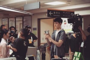 Potter King Instagram - 和平歸來🏥劇照

支持台灣戲劇影集：
https://islandnation.tw

影集優惠碼：波特王好帥

公視3/18開播，
每週六晚間八點播出👍

#國際橋牌社
#和平歸來
#我是去客串的😂
#但沒想到最後才發現這角色是靈魂人物
#看到最後才知道
@islandnation2773