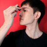 Potter King Instagram - 雖然常在節目中喊：波特王好帥，觀眾也不賴～ 但如果真的想要帥一波，平時有無好好打理自己絕對是關鍵。 保養出乾淨好臉蛋，讓人際間距離縮短！ 【增強顏值必推超厲害】 保養神器 https://pse.is/4f7py6 保養不是只有女生該做，男生也要做好保養！ 不然就算再有型，一臉油光或是滿臉痘疤，也絕對沒辦法體現男人味。 維持自身乾淨整潔，好感度也就提升了。 那如果你也是跟我一樣「混合性肌膚」， 加上疫情期間常戴口罩，臉上不時冒出一些小粉刺的朋友～ 推薦大家用看看這瓶被稱作「液態飛梭」的 #急速淨化紅光瓶【ABP三重淨痘煥膚精華】 我自己的用法，是會用「點擦」的方式來使用， 塗在有《粉刺》、《痘痘》或特別容易出油的部位即可，不用整臉擦唷！ 油痘粉刺多的話天天用、平時一般每2~3天用一次來做保養， 它質地清爽好吸收，也不會有黏膩感～ 相當適合不喜歡繁雜程序的人。 這瓶是酸類煥膚產品，有通過衛福部核可， 最高標準藥用 「２％水楊酸」，淨膚同時抗痘、控油、滅粉刺！ 建議朋友們可以晚上睡前使用就好。 使用前後也記得要做好保濕的動作，可減少脫皮或脫屑的狀況發生唷～ 推薦給各位！ https://pse.is/4f7py6